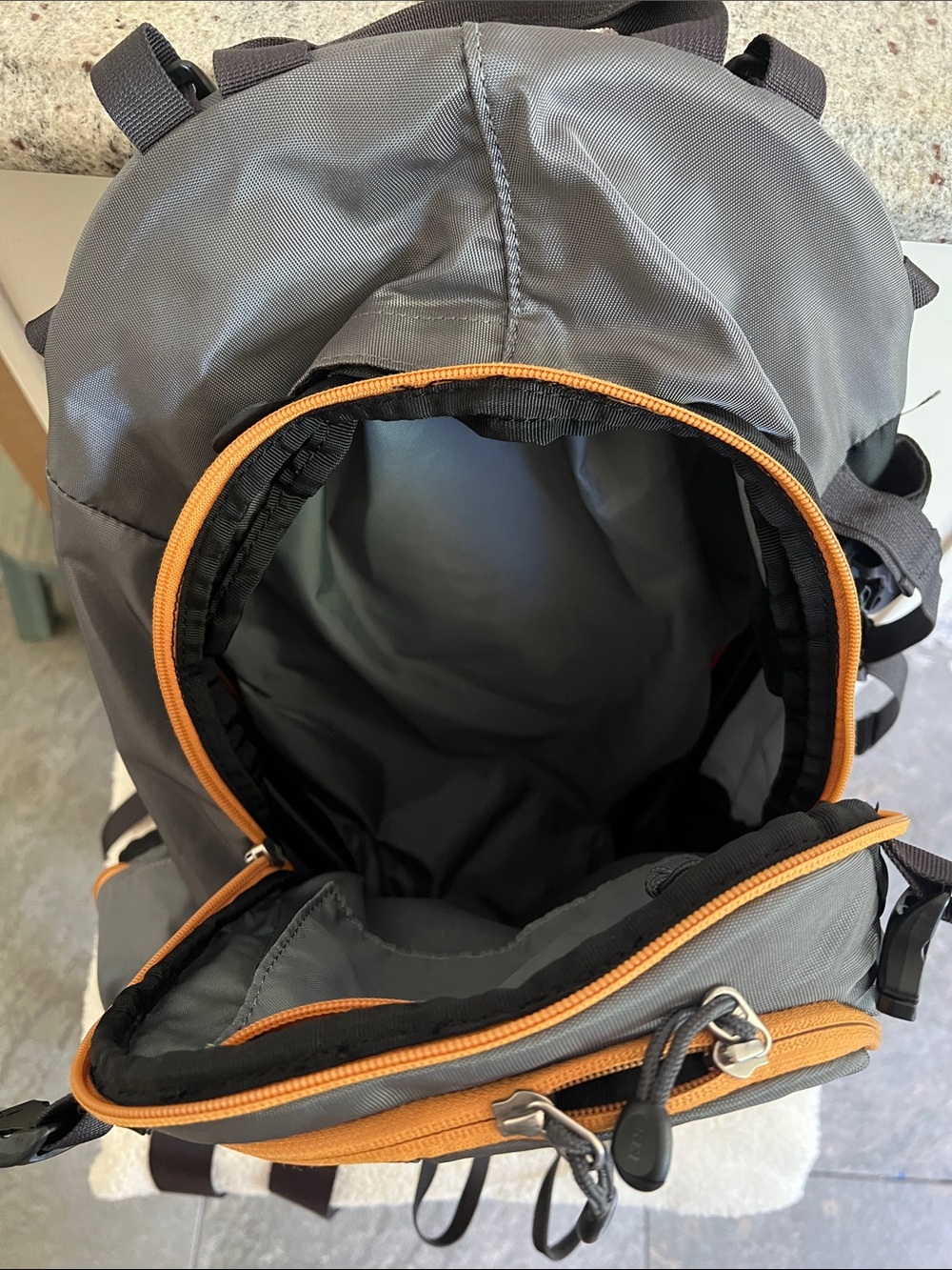 REI Lookout technical hiking backpack. - Picture 4 of 7
